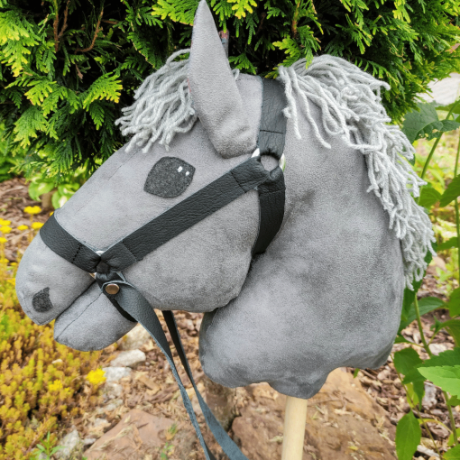 Szary Koń na kiju "hobby horse"