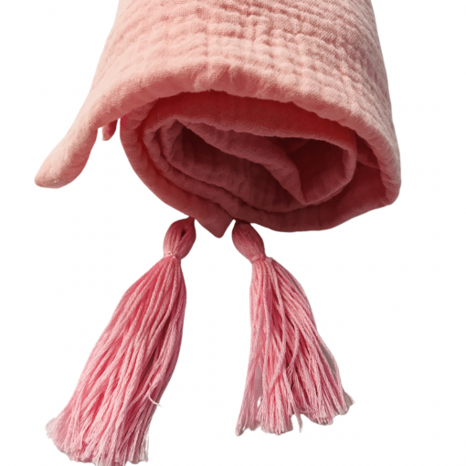 różowy muślinowy otulacz z chwostami
