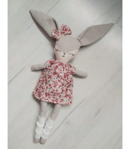 Króliczek w sukience w czerwone kwiaty