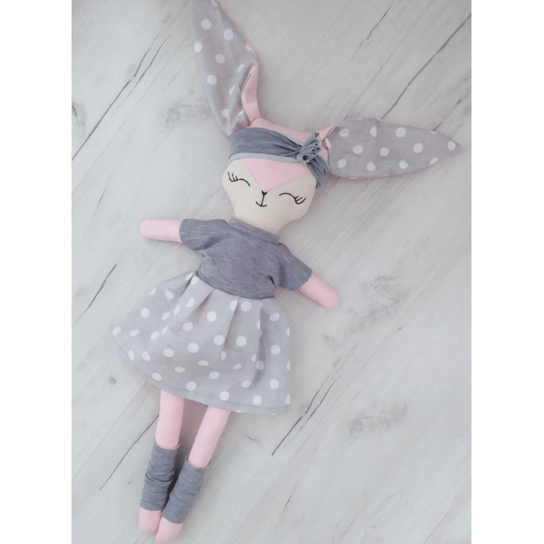 Szaro- różowy króliczek w sukience