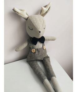 Jelonek w szarych spodenkach