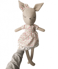 Sarenka w sukience z rękawkiem w kwiaty