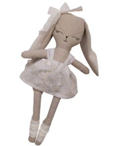 Króliczek w beżowej sukience