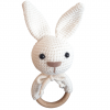 Kremowy króliczek - grzechotka dla noworodka | Moonio.pl