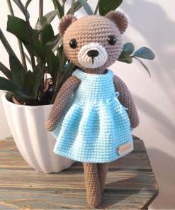 Szydełkowy miś w sukience