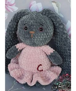 Szydełkowy zajączek w sukience