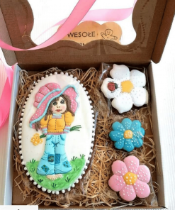 Dekoracyjny pierniczek dziewczynka w kapeluszu (zestaw)