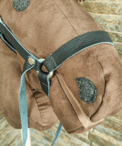 Brązowy Koń na kiju 