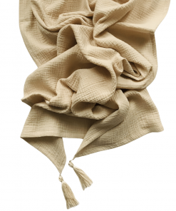 beżowy muślinowy otulacz z chwostami