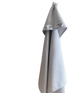 szary ręcznik kąpielowy