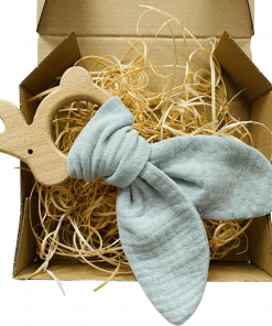 drewniany gryzak z muślinem - króliczek