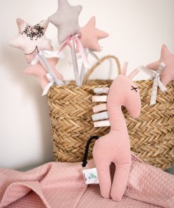 Żyrafokonik, kwiatki i róż