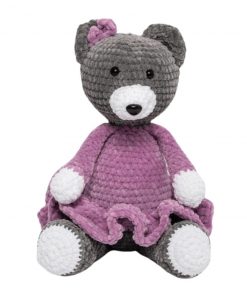 Szydełkowy, szary miś w sukience