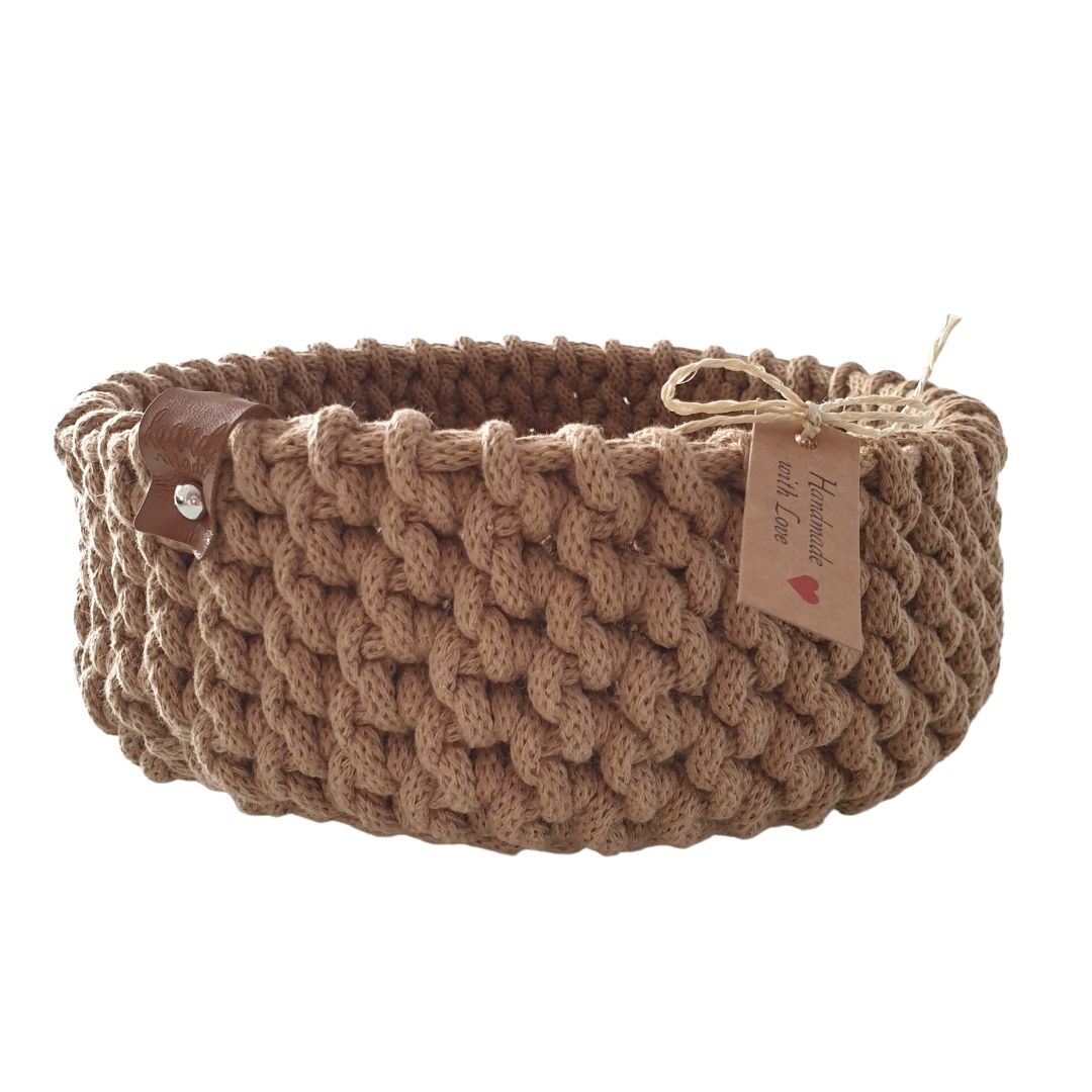 Pleciony koszyczek brązowy