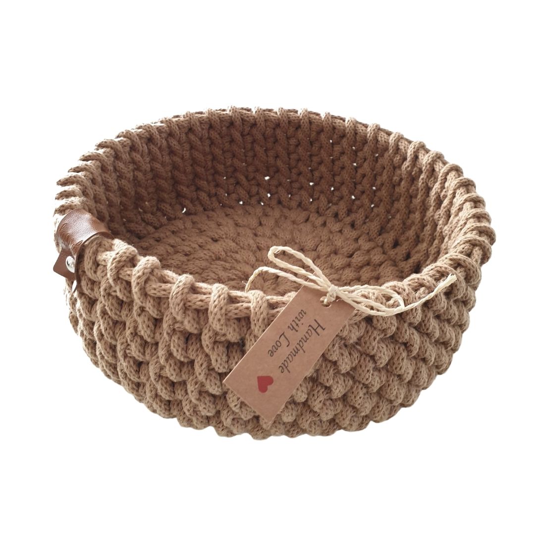 Pleciony koszyczek brązowy