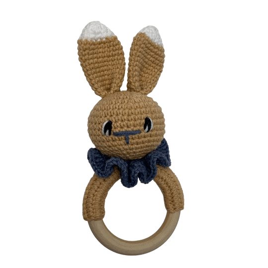 Beżowy króliczek grzechotka dla noworodka | Moonio.pl