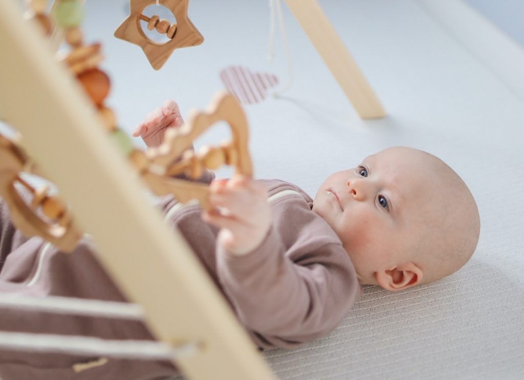 Czy grzechotka dla niemowlaka jest dobrym zakupem? | Moonio.pl