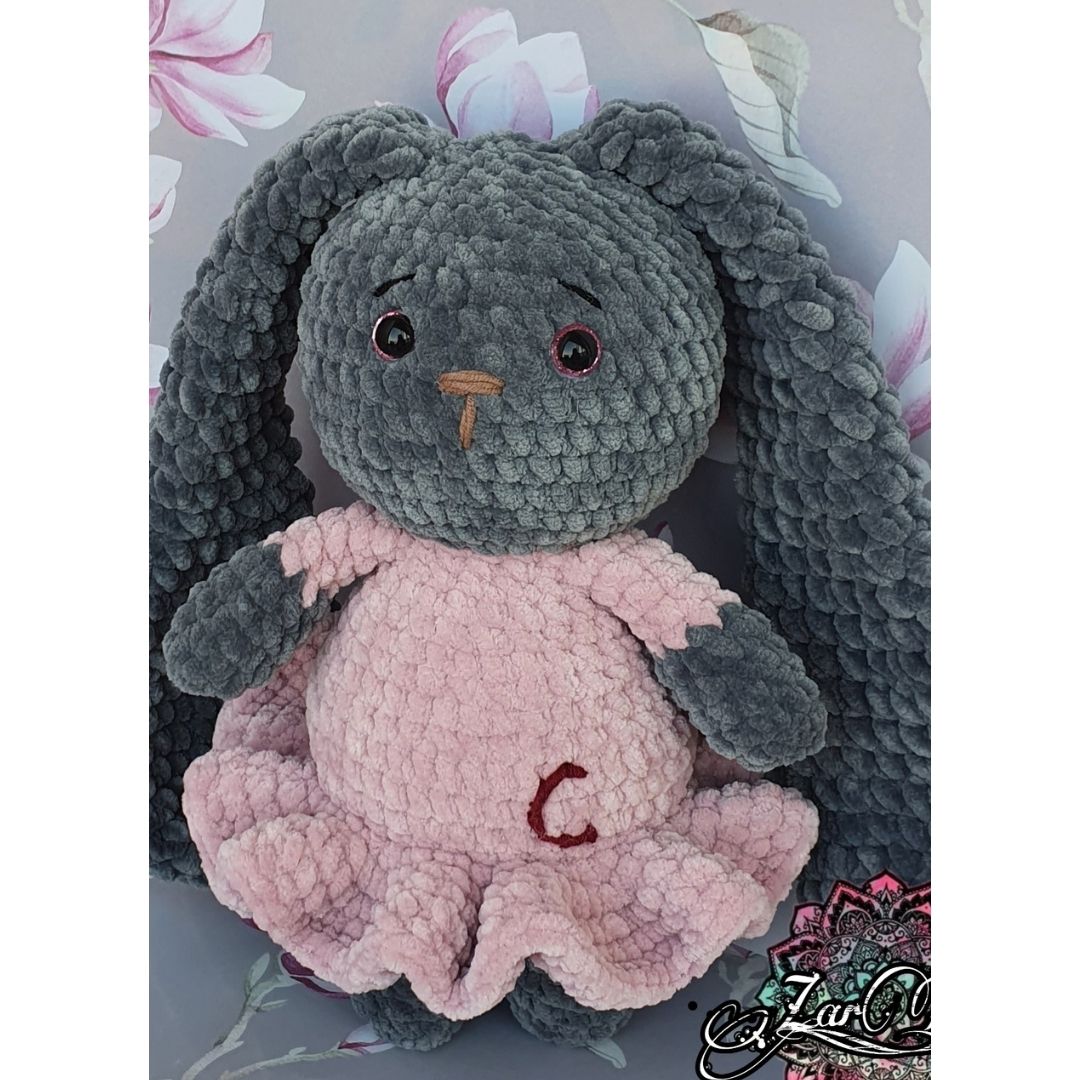 Szydełkowy zajączek w sukience | Moonio.pl