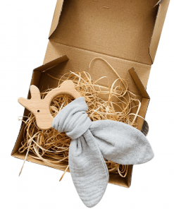 Drewniany gryzaczek z muślinem - króliczek | Moonio.pl